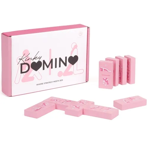 Rosa Dominosteine mit erotischen Symbolen und Verpackung mit der Aufschrift "Kinky Domino: Where Strategy Meets Sex".