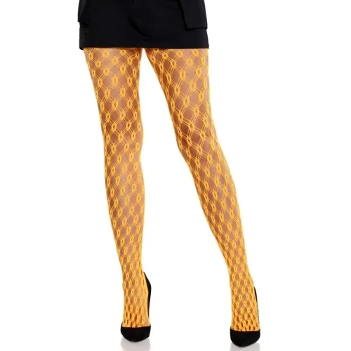 Person trägt gelbe Strumpfhose mit geometrischem Muster und schwarzen Schuhen.
