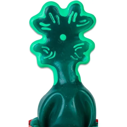 Grüne, baumförmige Plastikfigur mit stilisierten Gesichtszügen und einem Punkt in der Mitte.