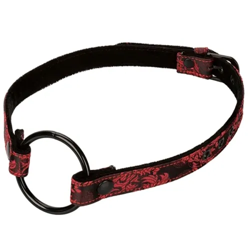 Rotes Halsband mit schwarzem Muster und großem Metallring, verstellbar mit Druckknöpfen.