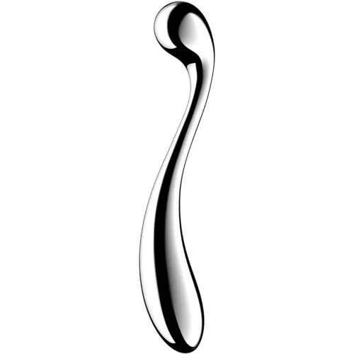 Metallisches, geschwungenes Objekt mit glänzender Oberfläche auf weißem Hintergrund.