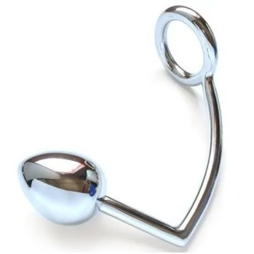Metallisches, gebogenes Objekt mit einem Ring an einem Ende und einer ovalen Form am anderen Ende, auf weißem Hintergrund.