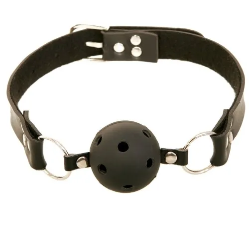 Schwarzer Ballknebel mit verstellbarem Lederriemen und Metallringen, Ball mit Löchern.