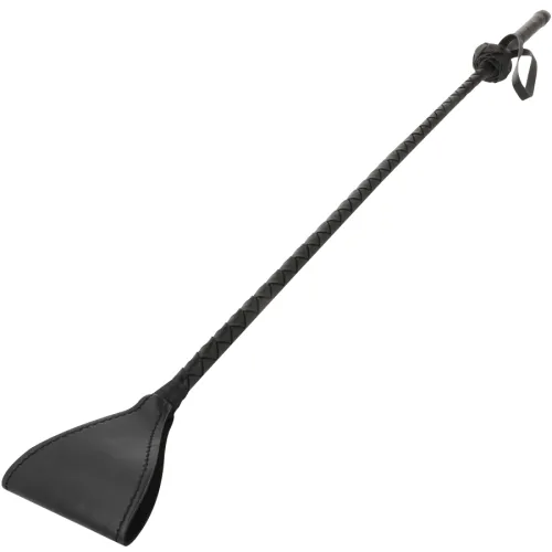 Schwarze Reitgerte mit geflochtenem Griff und breiter Lederklatsche.