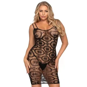 Frau in schwarzem, durchscheinendem Spitzenkleid mit geometrischem Muster, posiert vor weißem Hintergrund.