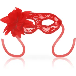 Rote Spitzenmaske mit großer Blume und Bändern, auf weißem Hintergrund.