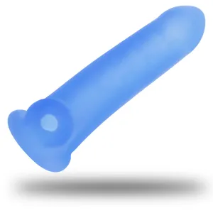 Blauer Silikonaufsatz mit runder Öffnung und abgerundeter Spitze, schwebend vor weißem Hintergrund.