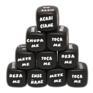 Black cubes with Spanish prompts such as 