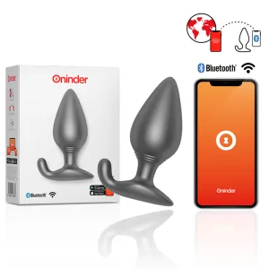 Graues Bluetooth-Sextoy mit Verpackung und Smartphone-App auf orangefarbenem Bildschirm.