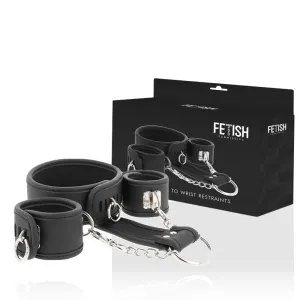 Schwarze Handfesseln mit Kette, Verpackung im Hintergrund, Produktname 