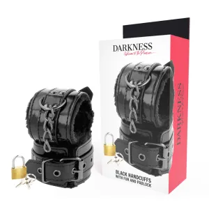 Schwarze Handschellen mit Fell und Vorhängeschloss, abgebildet neben der Verpackung mit der Aufschrift 