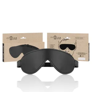 Schwarze Augenmaske vor zwei Verpackungen mit der Aufschrift 