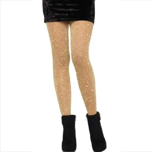 Frau trägt glitzernde Strumpfhose und schwarzen Rock mit schwarzen Stiefeletten.