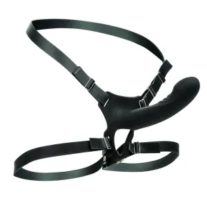 Schwarzes Strap-On-Harness mit verstellbaren Riemen und einem befestigten Dildo.