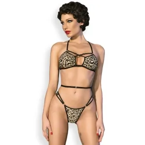 Frau in Leoparden-Bikini mit kurzen, dunklen Locken und rotem Lippenstift, schaut zur Seite.