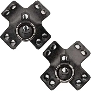 Zwei schwarze Lederkreuze mit silbernen Nieten und Ringen, auf weißem Hintergrund.