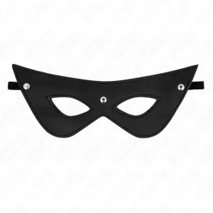 Schwarze Augenmaske mit spitzen Enden und silbernen Nieten, auf weißem Hintergrund.