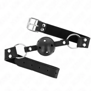 Schwarzer Ballknebel mit verstellbarem Lederriemen und Metallschnalle, perforierter Ball für Atmung.