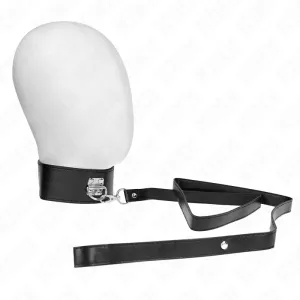 Weiße Kopfstütze mit schwarzem Lederhalsband und abnehmbarer Leine auf weißem Hintergrund.