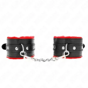 Schwarze Handfesseln mit rotem Innenfutter, verbunden durch eine Metallkette.