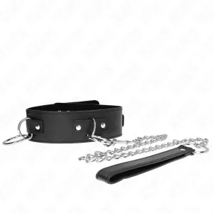Schwarzes Halsband mit Metallkette und Griff auf weißem Hintergrund.