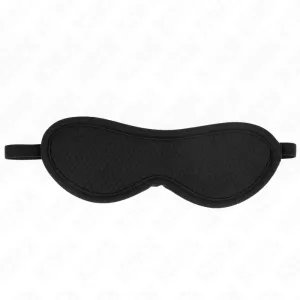 Schwarze Schlafmaske mit elastischem Band, auf weißem Hintergrund.