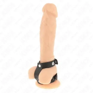 Dildo mit schwarzem Lederharness auf weißem Hintergrund.