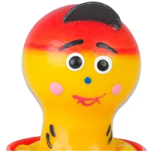 Gelbes Spielzeug mit rotem Kopf, großen Augen und einem freundlichen Gesichtsausdruck.