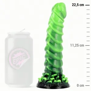 Green, spiral-shaped sculpture next to a can, with measurements from 0 to 22.5 cm.