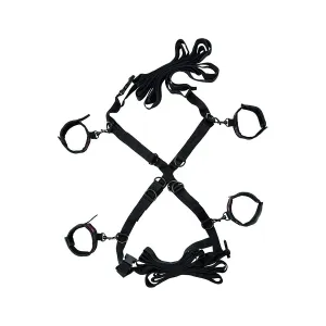 Schwarzes Bondage-Set mit vier verstellbaren Manschetten und Gurten, auf weißem Hintergrund.