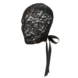 Schwarze Spitzenhaube mit floralen Mustern und Schleife am Hinterkopf.