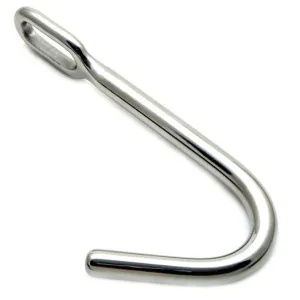 Metallhaken mit ovaler Öffnung, glänzend und gebogen.