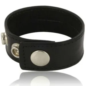 Schwarzes Lederarmband mit silbernem Druckknopfverschluss.