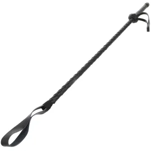 Schwarze geflochtene Reitgerte mit Handschlaufe und Griff, auf weißem Hintergrund.