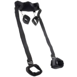Schwarze verstellbare Fesseln mit gepolsterten Manschetten und Riemen, geeignet für Bondage-Spiele.