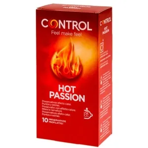 Rote Verpackung von Control Hot Passion Kondomen mit Flammenmotiv und Text in mehreren Sprachen.