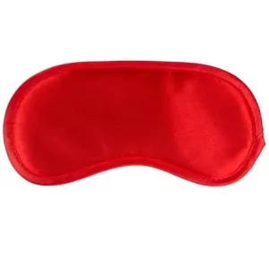 Rote Schlafmaske aus Satin, flach liegend, auf weißem Hintergrund.