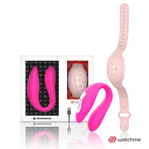 Pinkes Wearable-Gerät mit Verpackung und USB-Kabel, daneben ein rosa Armband mit Knöpfen.